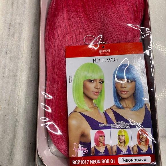 NWT-  NEON PINK STRAIGHT ROUNDED CHINA BANG BOB by - Mane Concept Futura - Picture 8 of 10